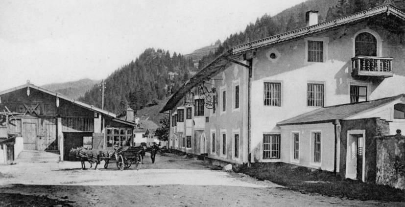 Gasthof Weißes Rössl als Schwarz-Weiß-Bild aus alter Zeit